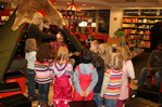 gal/2010/2010 Saitentwist Mayersche Buchhandlung Essen 03.12.Lesezelt Frau Kuehn Verein/_thb_2010 Saitentwist Mayersche 03.12. Lesezelt Frau Kuehn Essen 065.jpg